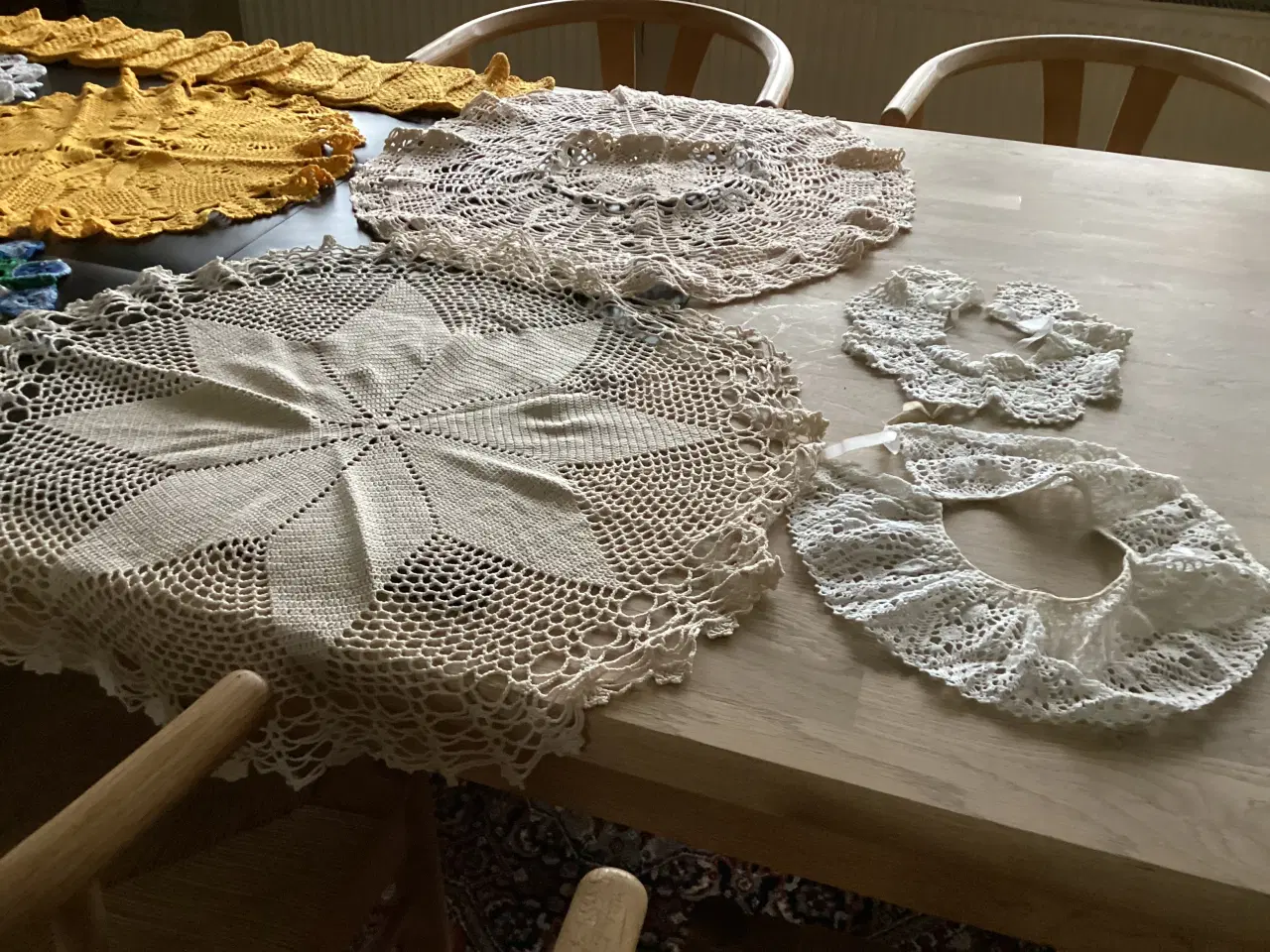 Billede 4 - Hjemmehæklede. Lyseduge. Sælges samlet 