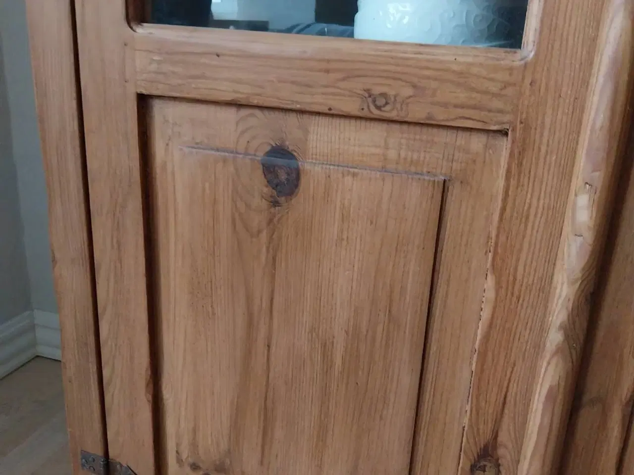 Billede 3 - Vitrineskab med lys