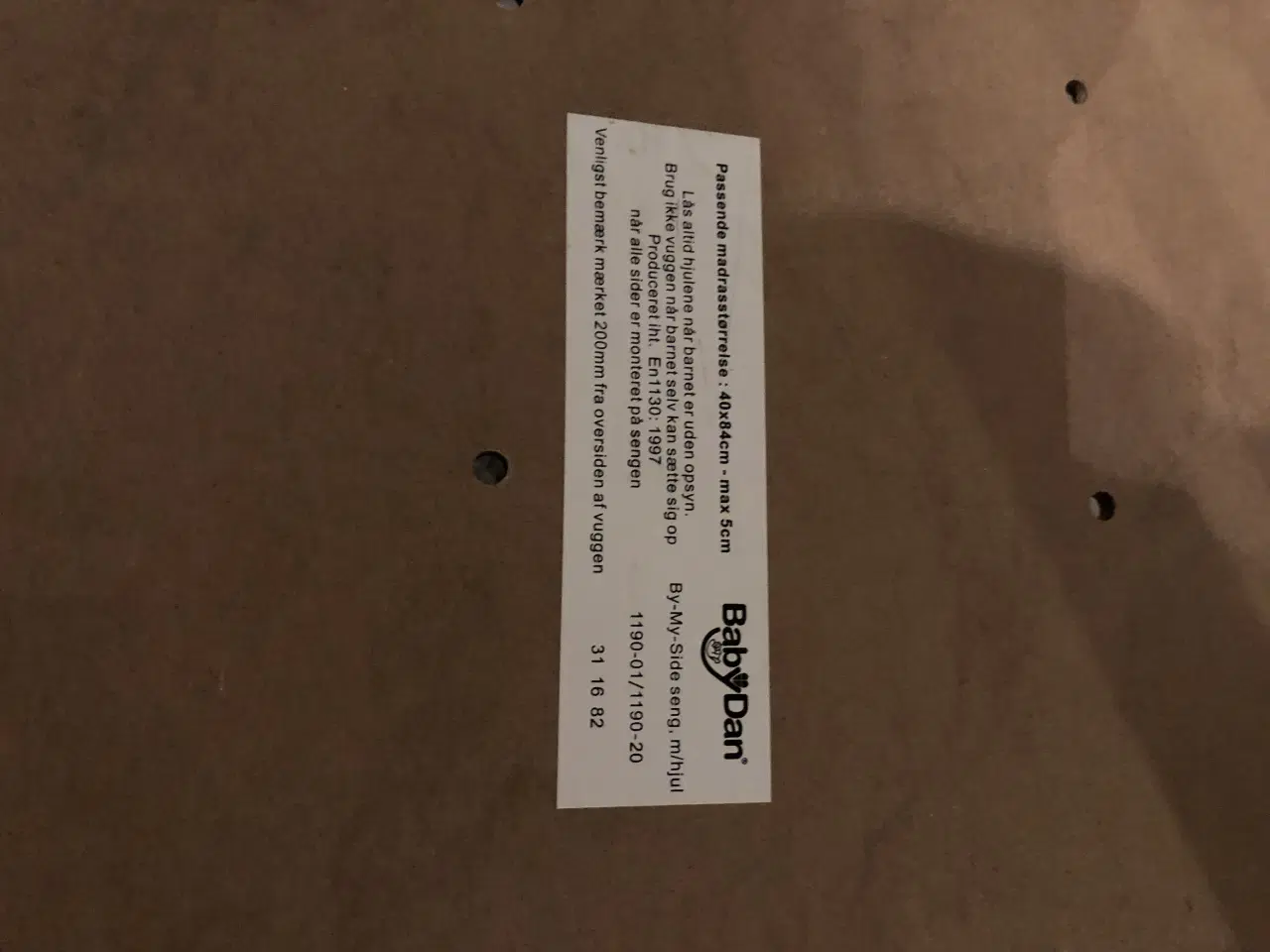 Billede 3 - Baby seng, gør det nemt at løfte baby over i egen 