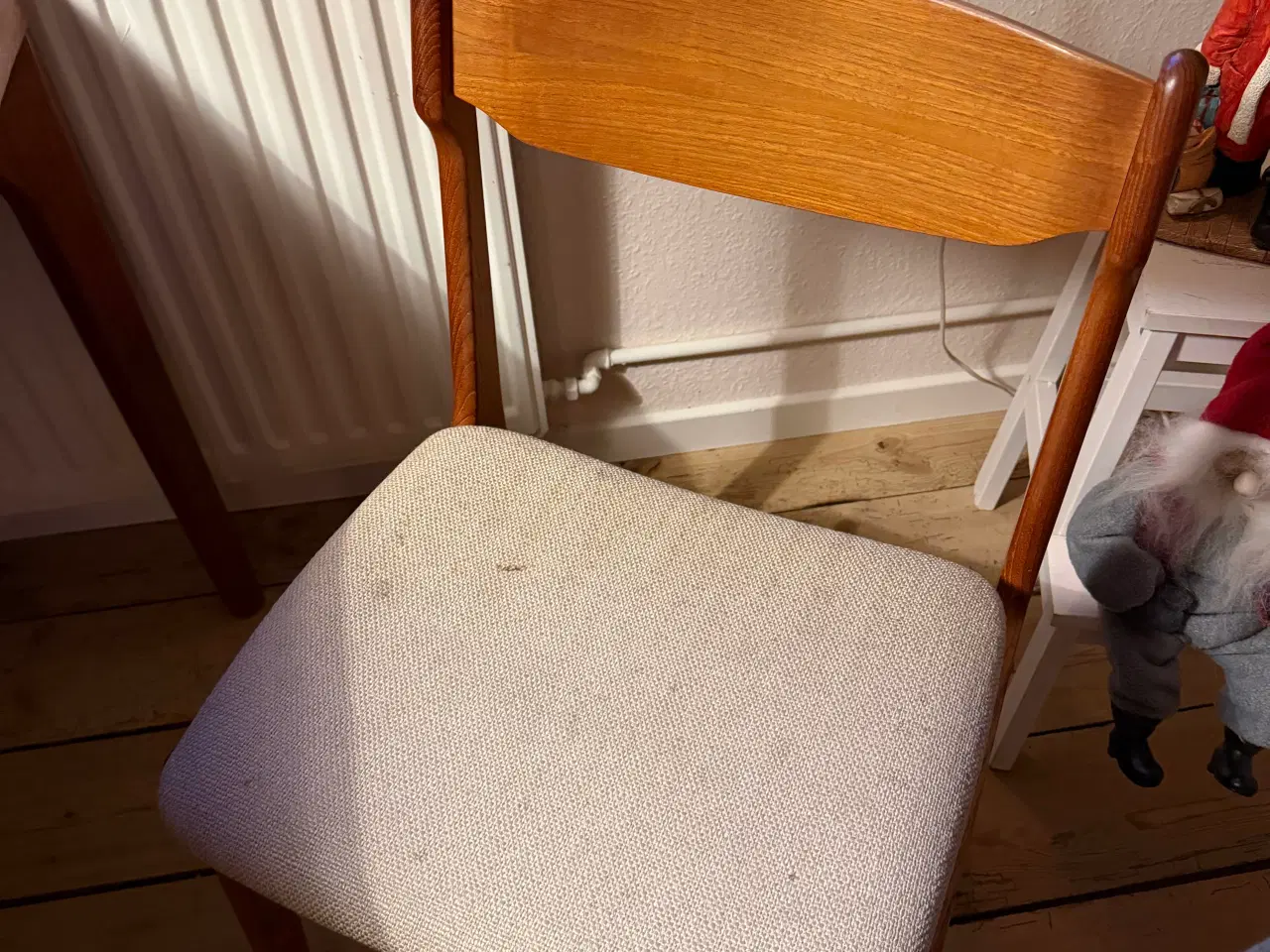 Billede 3 - Spisebord med 4 stole