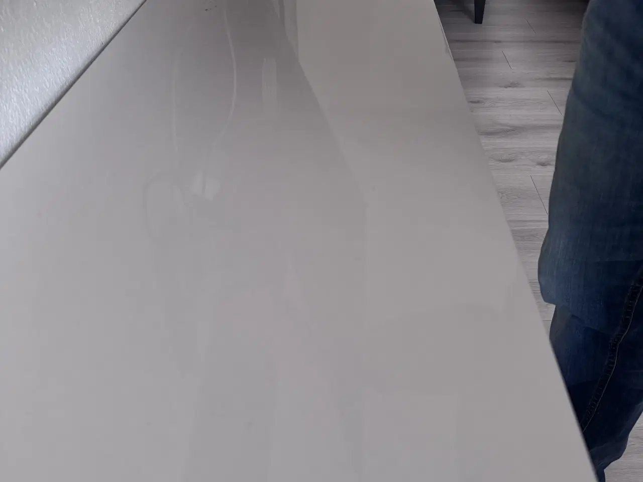 Billede 5 - Højglans hængeskænk – stilren (190 cm)