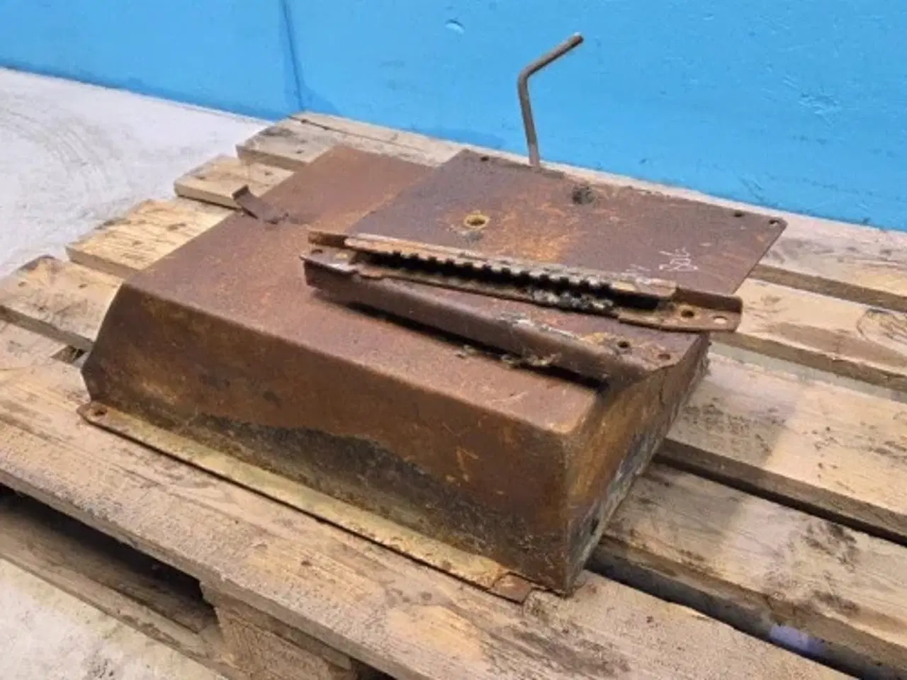 Billede 13 - Hydrema 806 Værktøjskasse Under Sædet 382194