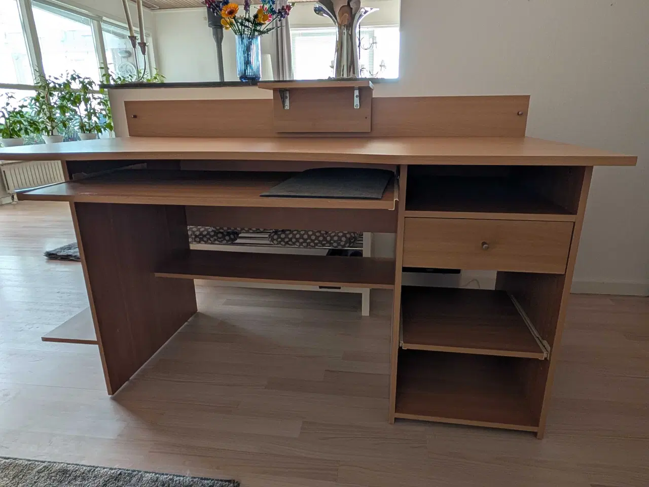 Billede 1 - Skrivebord til computer 
