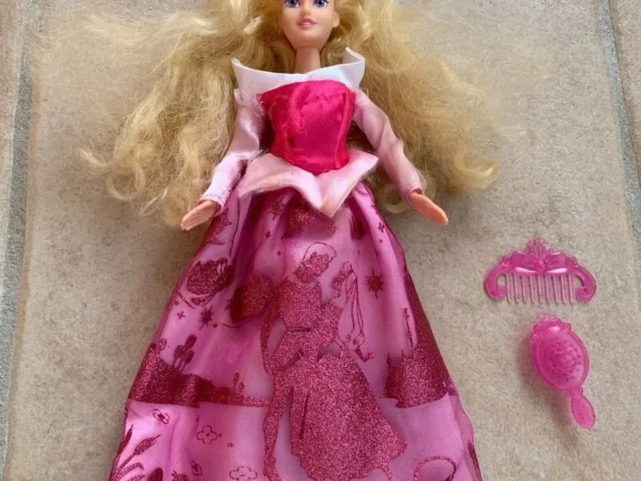 Billede 1 - BARBIE Tornerose prinsesse dukke