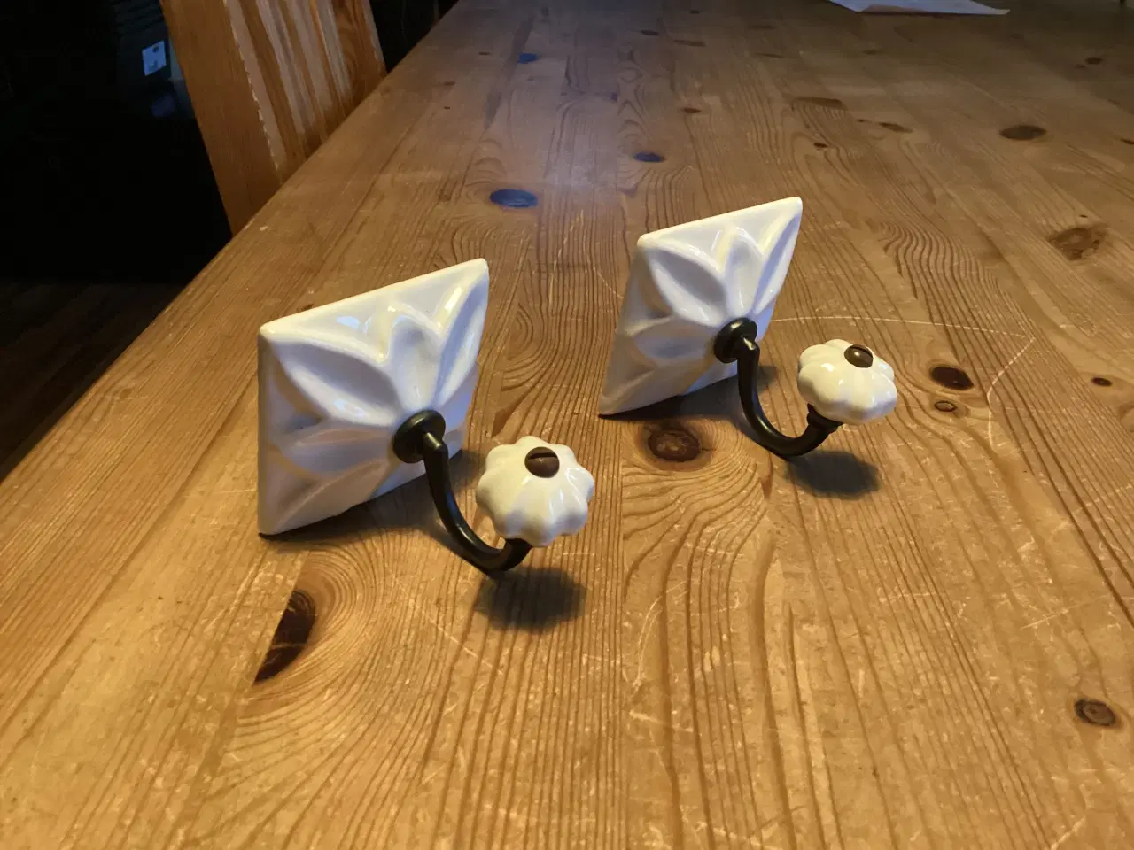 Billede 12 - Bodum Krus, Osteklokke, Porcelæns Knager, Og Mere.