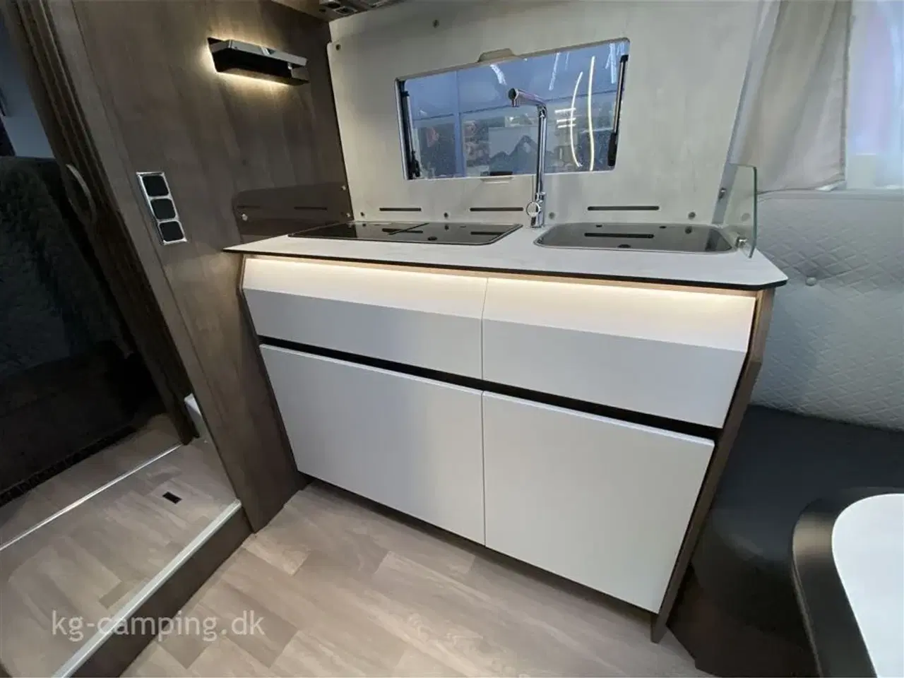 Billede 9 - 2023 - Benimar Amphitryon 998 3500 kg   Særdeles velholdt Benimar AMPHITRYON 998 ALDE - Vognen kan vejes op til 4.400 kg.