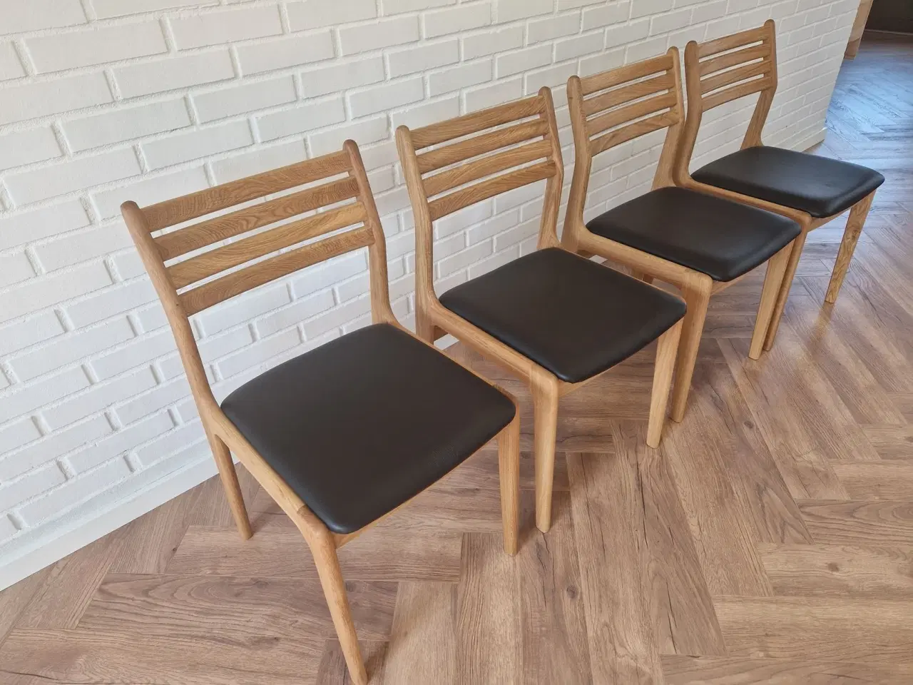 Billede 2 - 4 nye Anne stole naturolieret egetræ med sort ægte