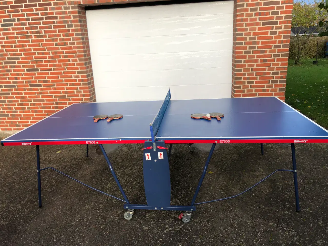 Billede 1 - Bordtennisbord med net/ bat og bolde