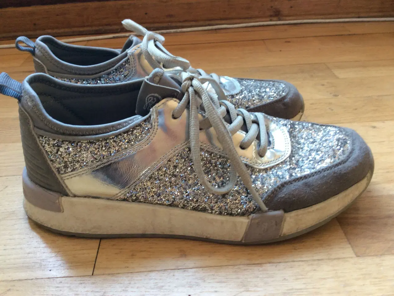 Billede 2 - Sølvglimmer sneakers 