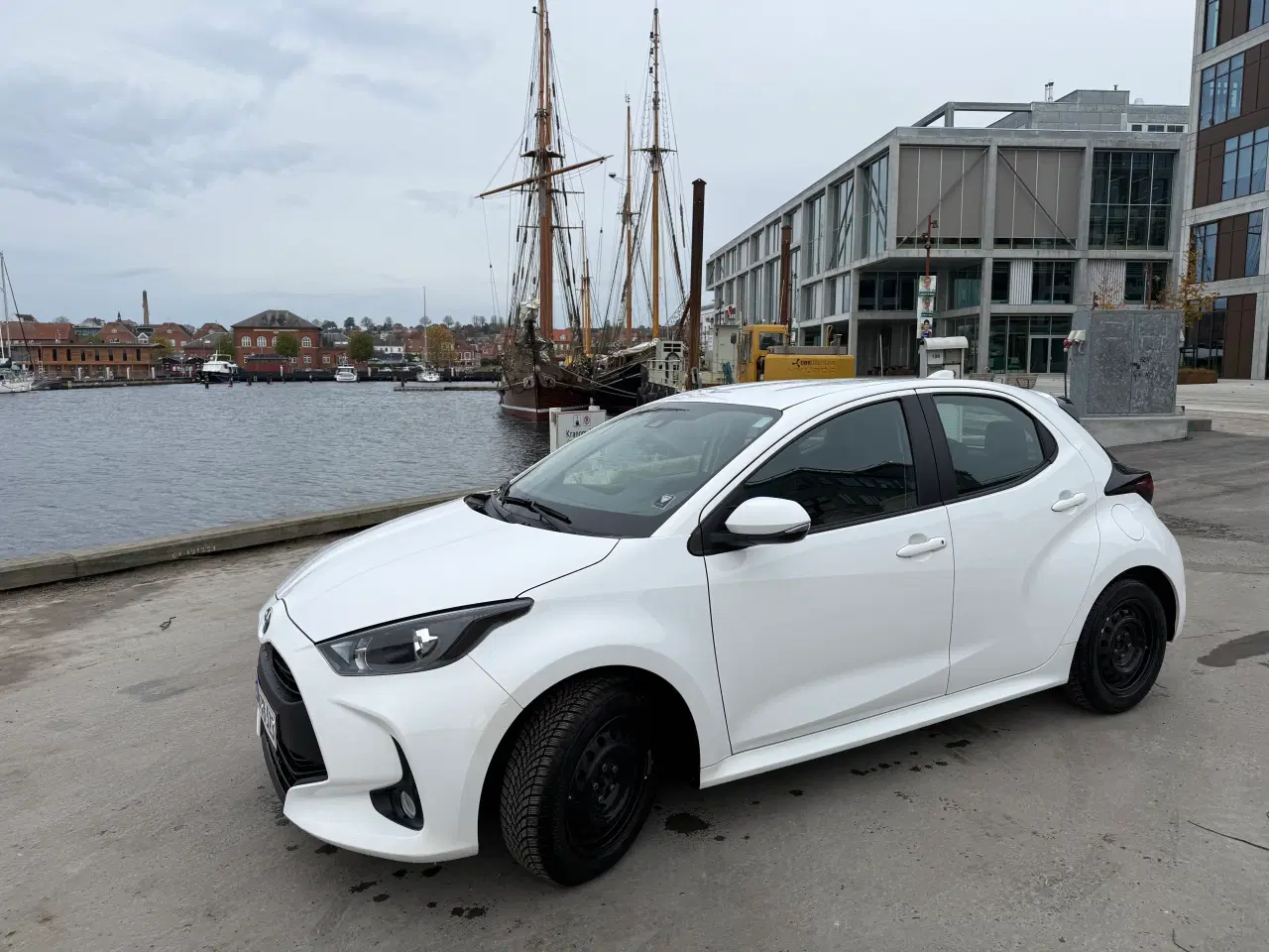 Billede 16 - Toyota Yaris hybrid e-active 1.5  26 tkm