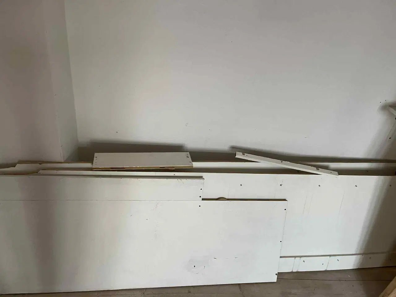 Billede 1 - Rest MDF træ fra indbygget skab