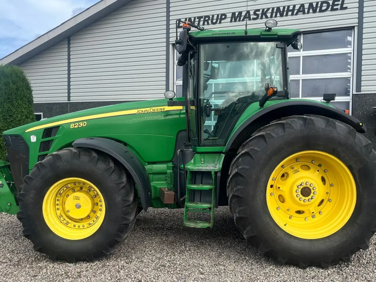 Billede 11 - John Deere 8230 Med frontlift