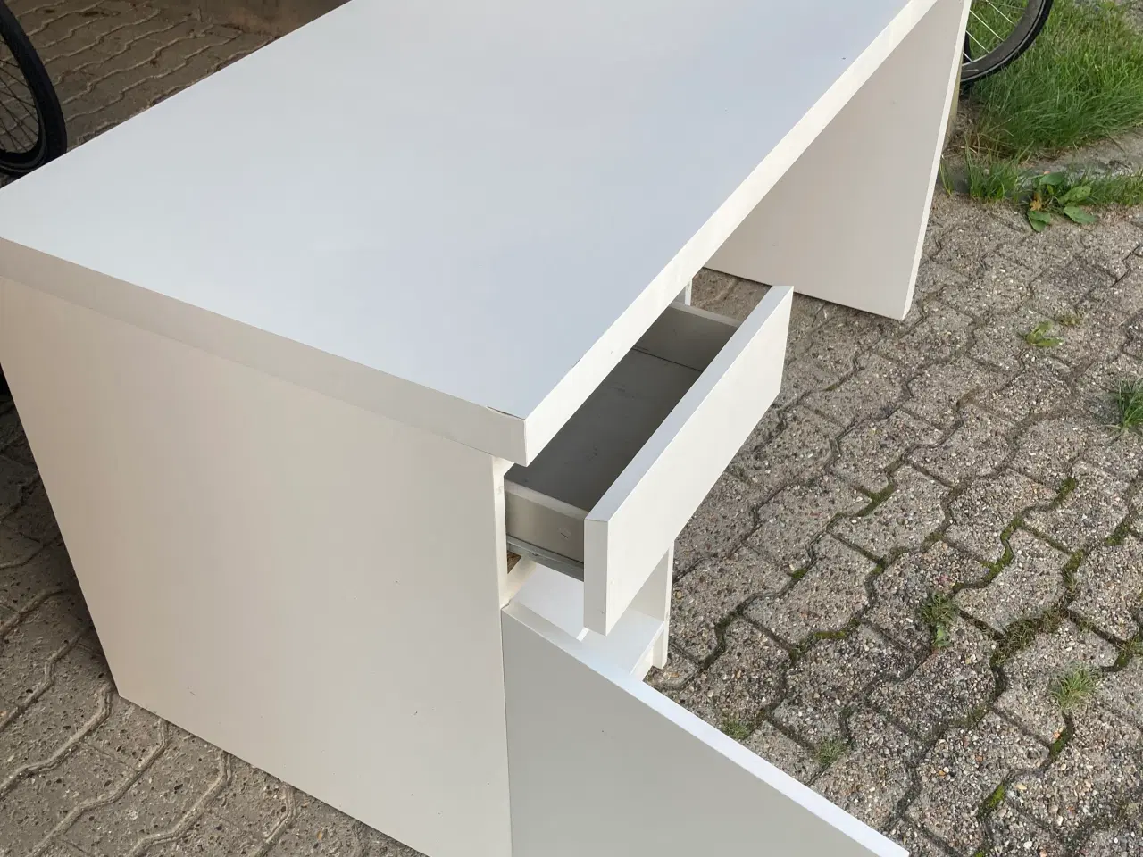 Billede 2 - Skrivebord malm fra ikea 