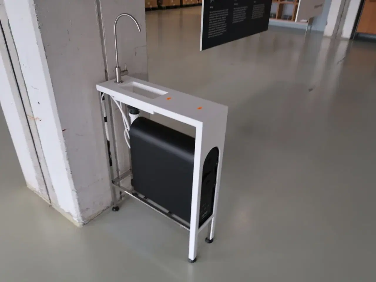 Billede 1 - Vanddispenser ONE med armatur