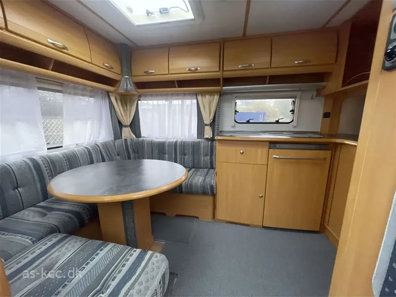 Billede 4 - 2005 - LMC Münsterland 475 RD Lmc Münsterland 475 RD årg. 2005 Med ny mover fra 2024 og markise, tæpper i vognen. 4 sovepladser, 5 siddepladser.