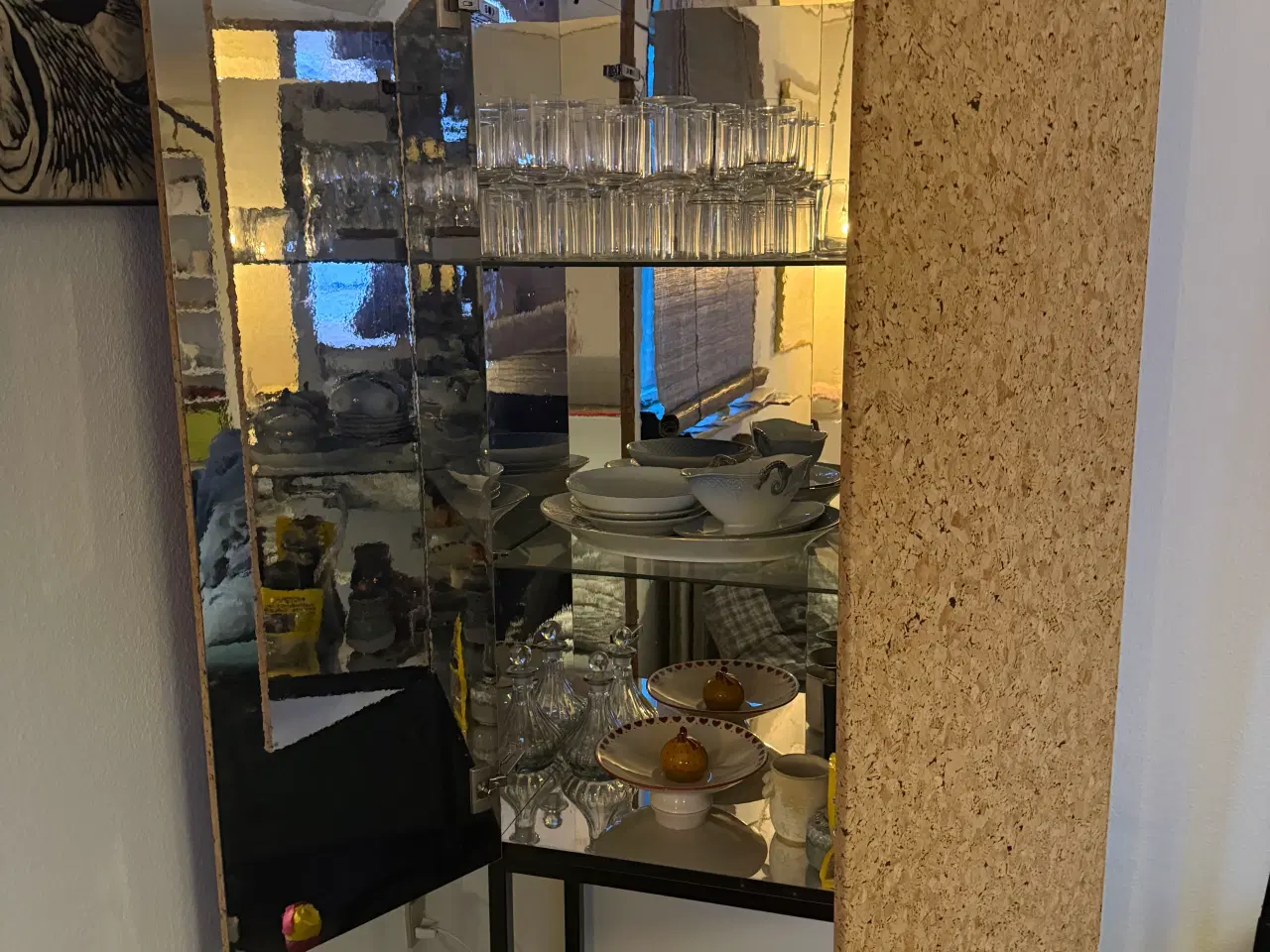 Billede 3 - Kork skab vitrineskab ikea