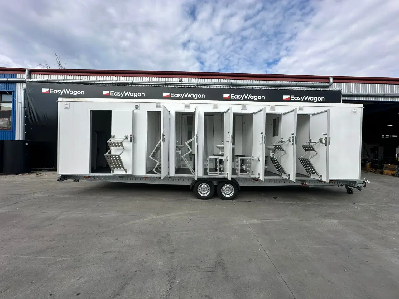 Billede 8 - Type 900: Toilet & Badvogn med 6 bad og 5 urinaler