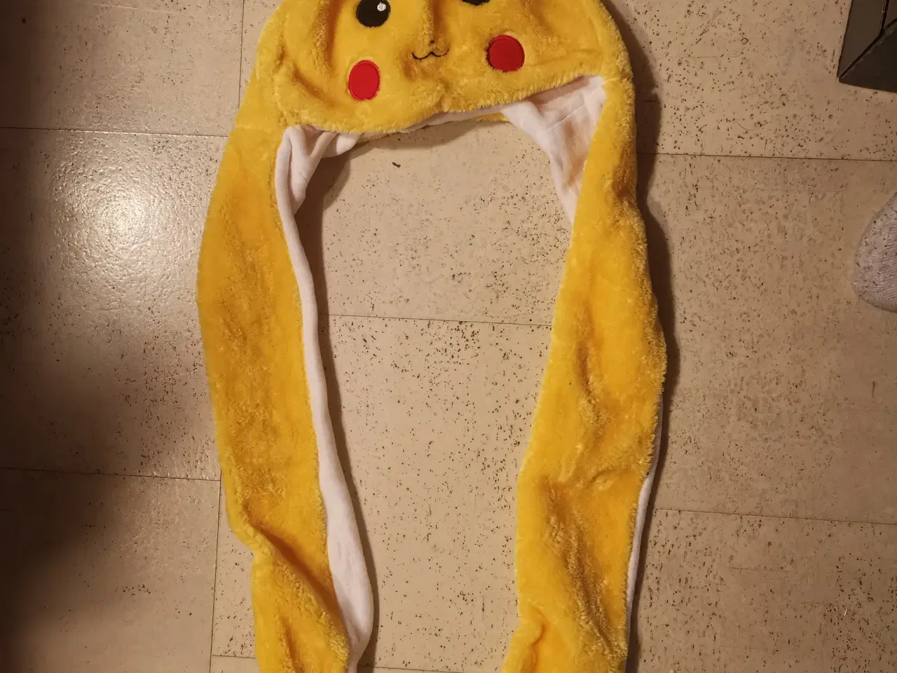 Billede 1 - Pikachu Pokemon Hue med indbyggede luffer 