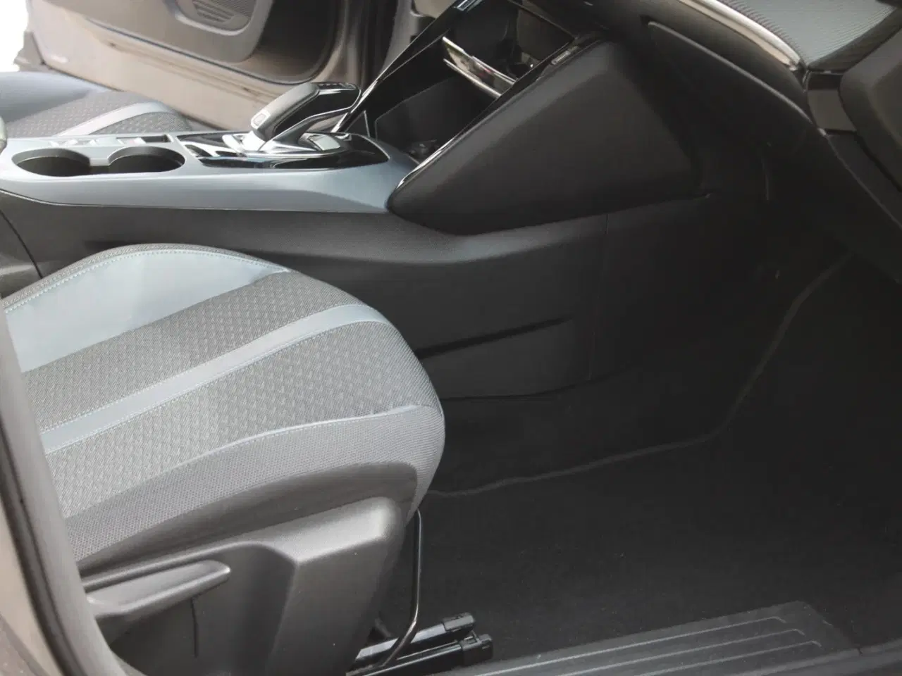 Billede 6 - Peugeot 2008 1,5 BlueHDi 130 Edition:210+ EAT8