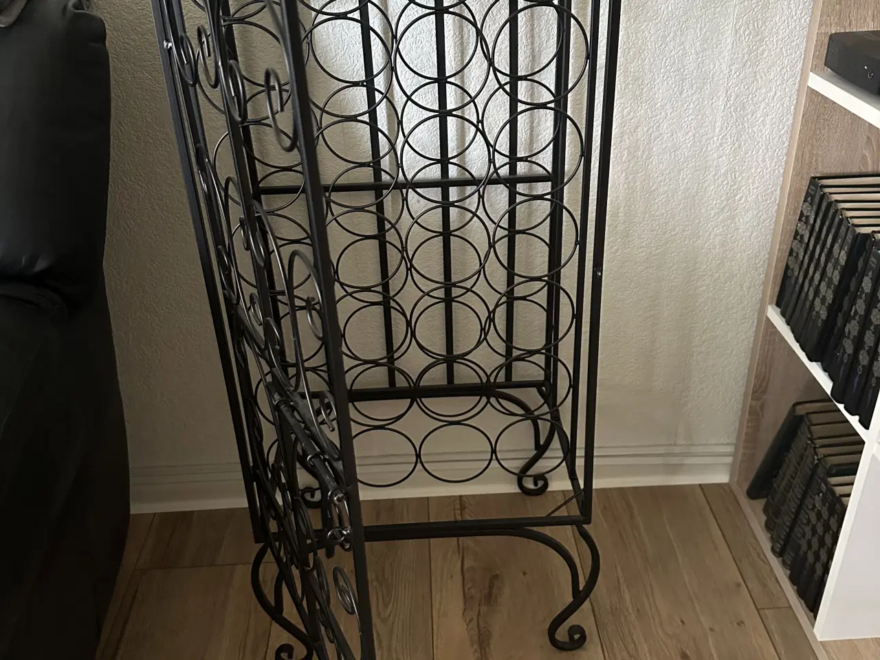 Billede 3 - Sort vinreol sælges