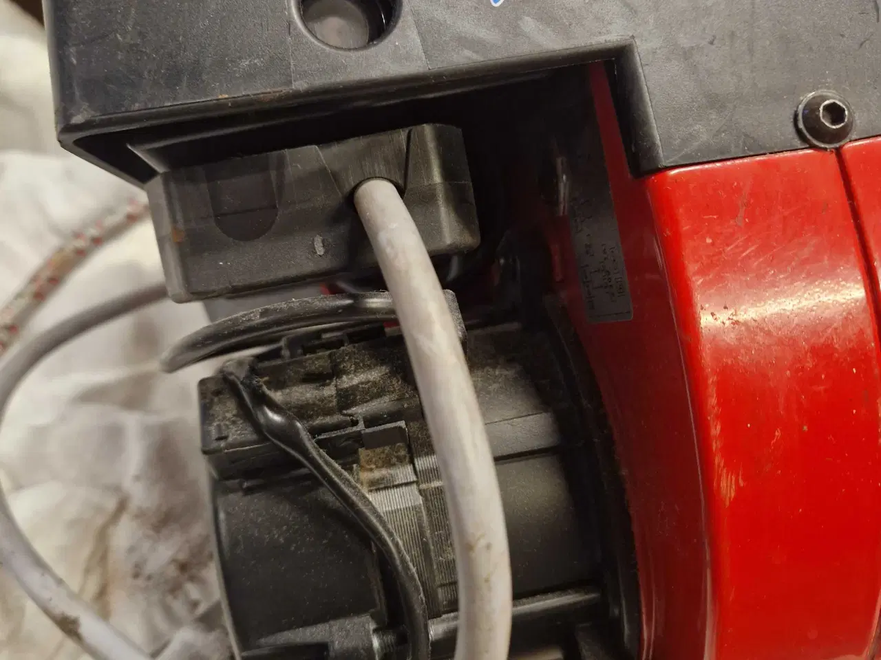 Billede 5 - Oliefyr er i god stand  har kørt som nødfyr