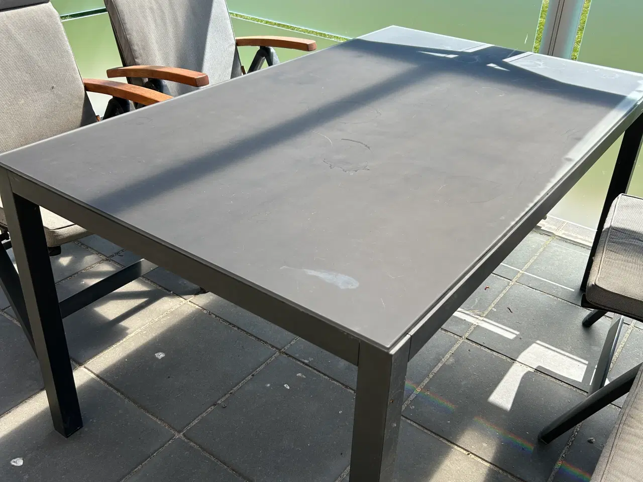 Billede 1 - Havebord kan afhentes gratis