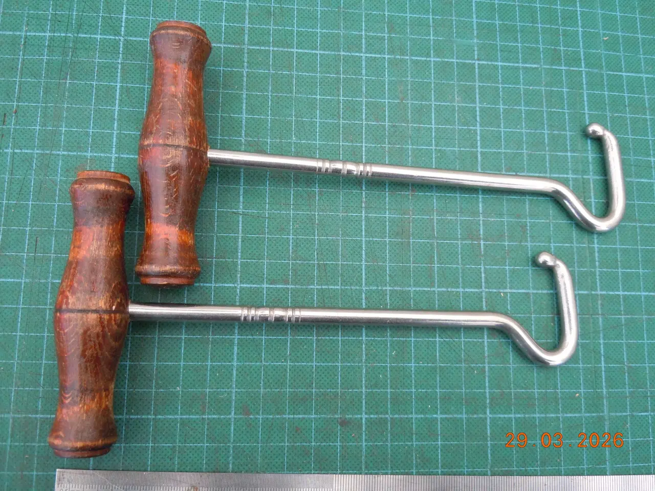 Billede 2 - Støvlekroge, godt gammelt sæt.