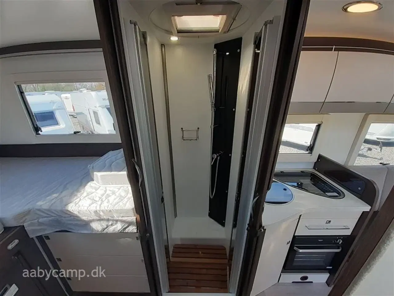 Billede 17 - 2021 - Benimar Tessoro T468   Bæmærk uden sænkeseng! Nk pakke. Automatgear. varme på spildevandstanken. solceller. Anhængertræk.