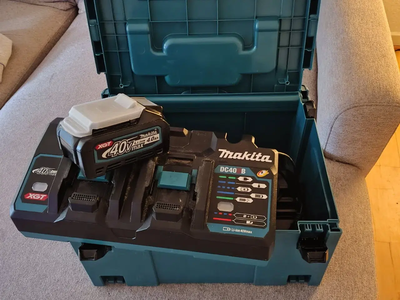 Billede 1 - Makita XGT dobbelt oplader og batterier