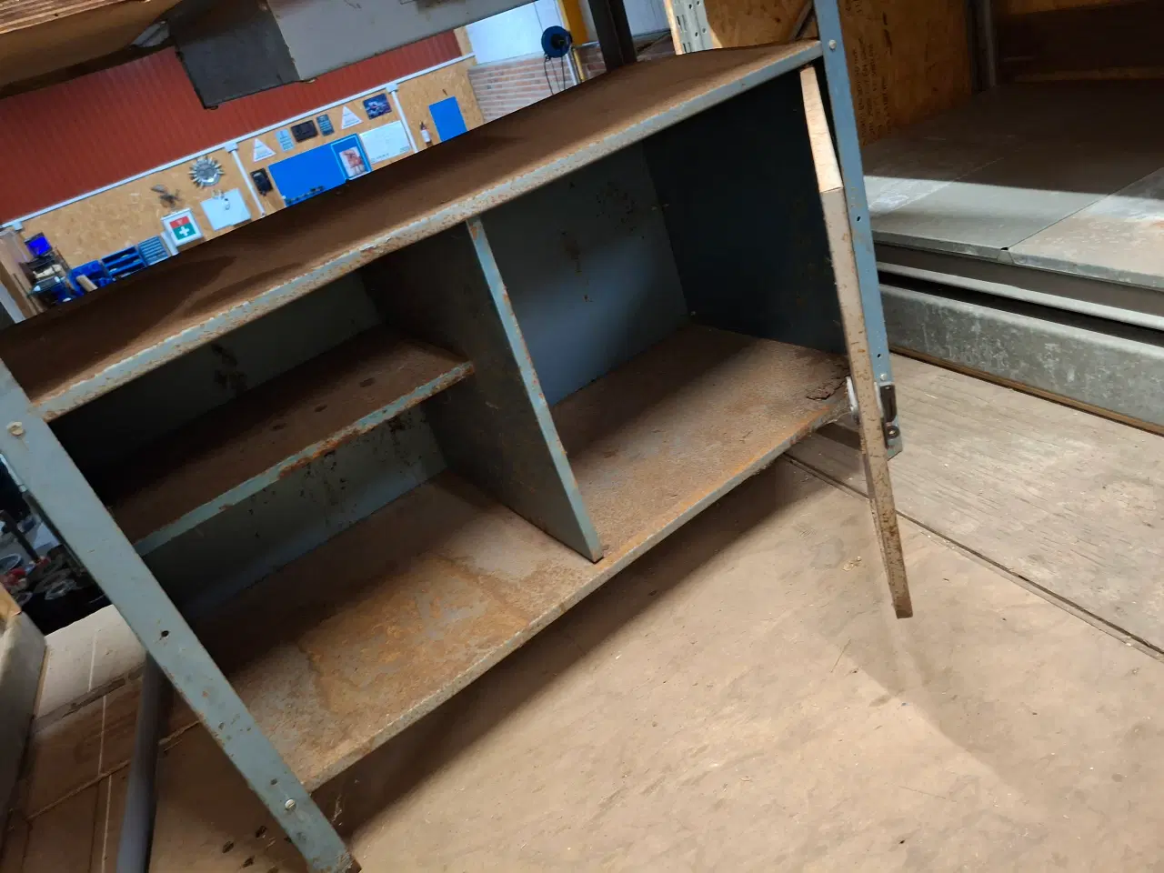 Billede 5 - Værkstedsbord med skruestik 