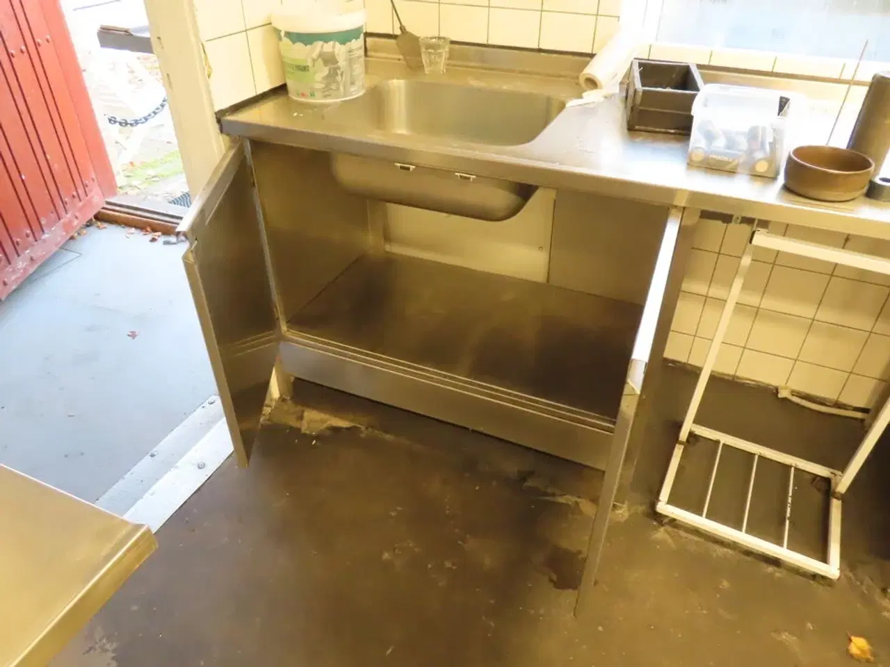 Billede 3 - Rustfri stålbord med vask