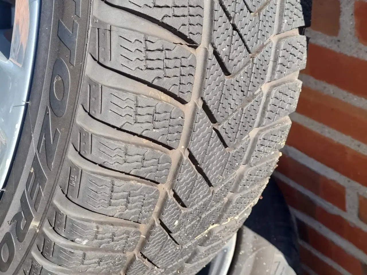 Billede 3 - Tesla 3 vinterhjul 19" originale Pirelli