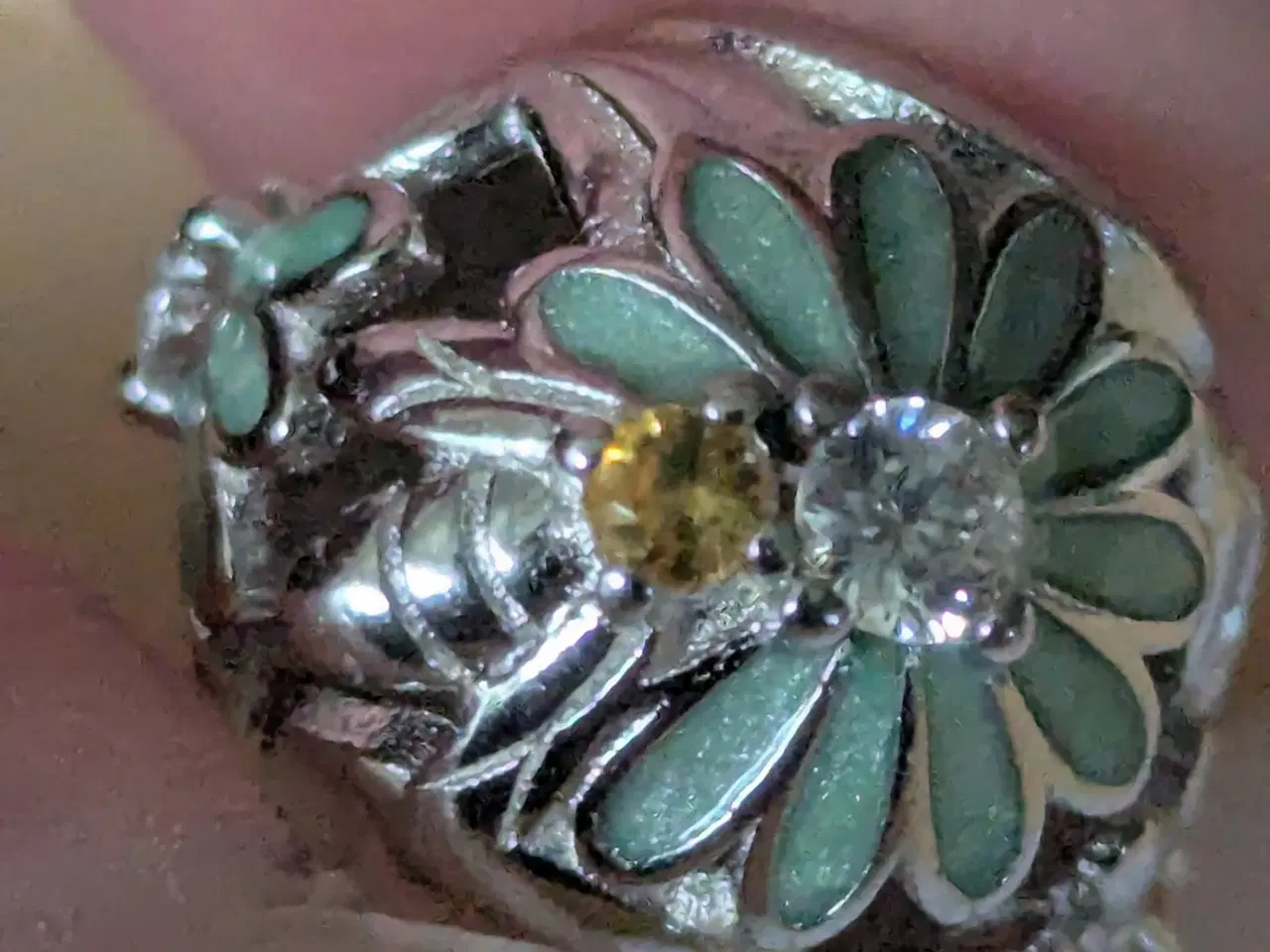 Billede 6 - Charm kugle med Daisyblomst og bi 🐝