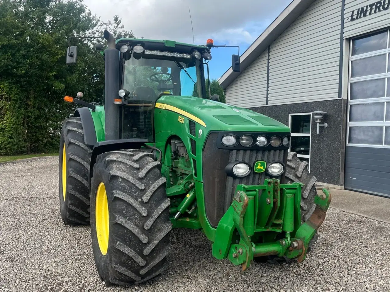 Billede 18 - John Deere 8230 Med frontlift