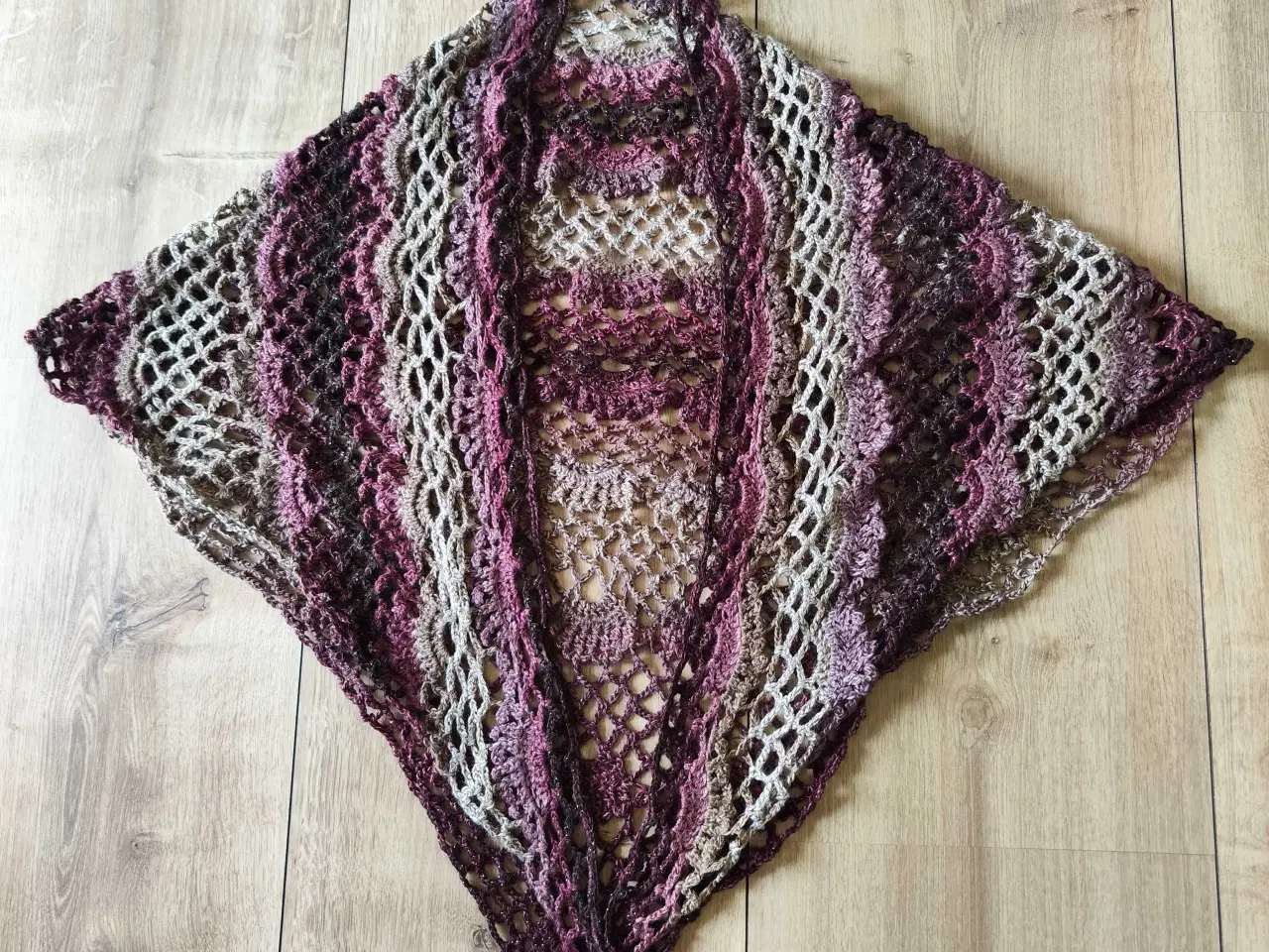 Billede 1 - Sjal, homemade. Dropsdesign.