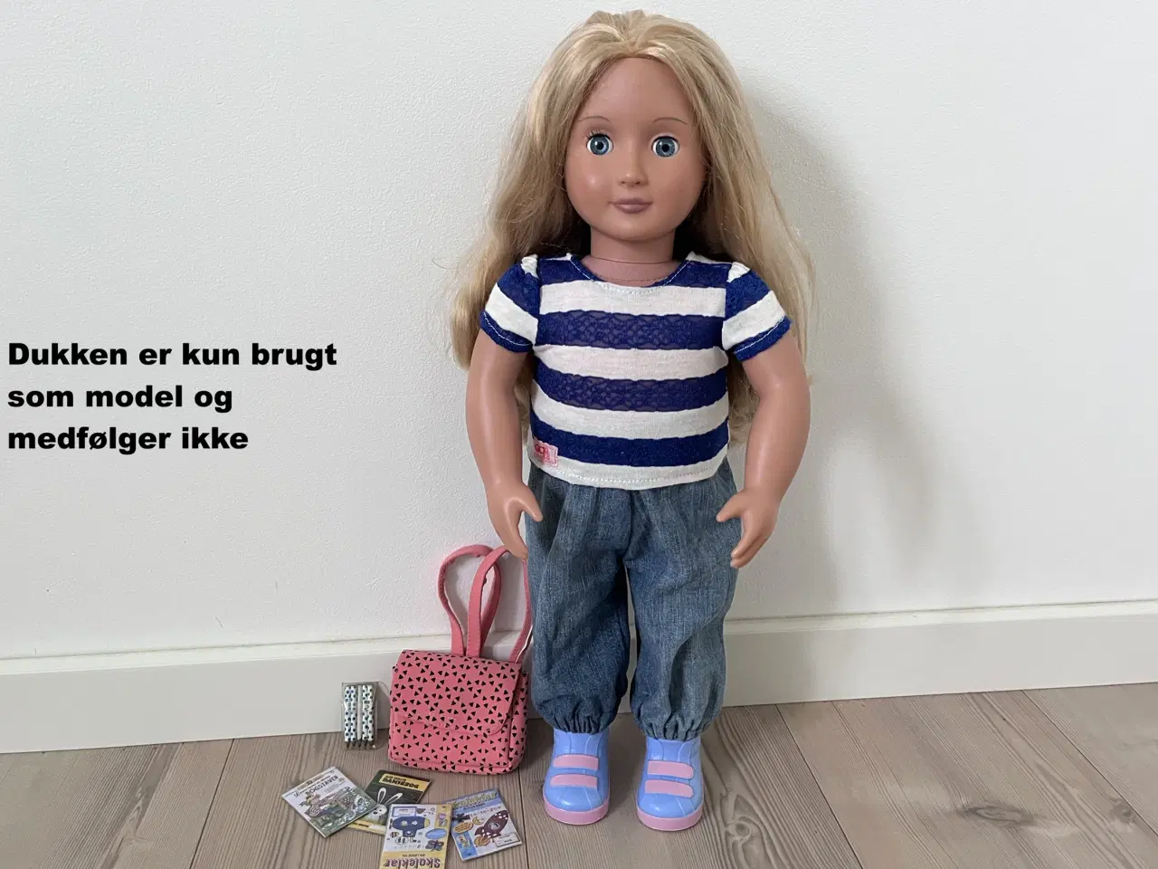 Billede 2 - Our generation Dukketøj + sneakers + skoletaske 
