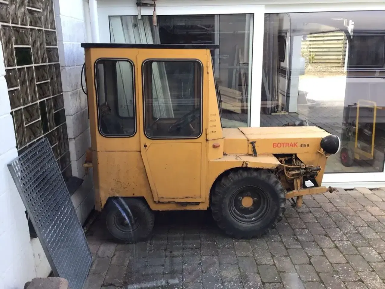Billede 1 - Lille sjov  BOTRAK traktor sælges .