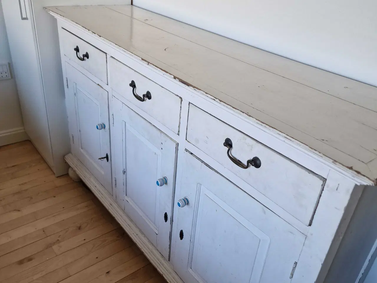 Billede 2 - Ældre skænk.