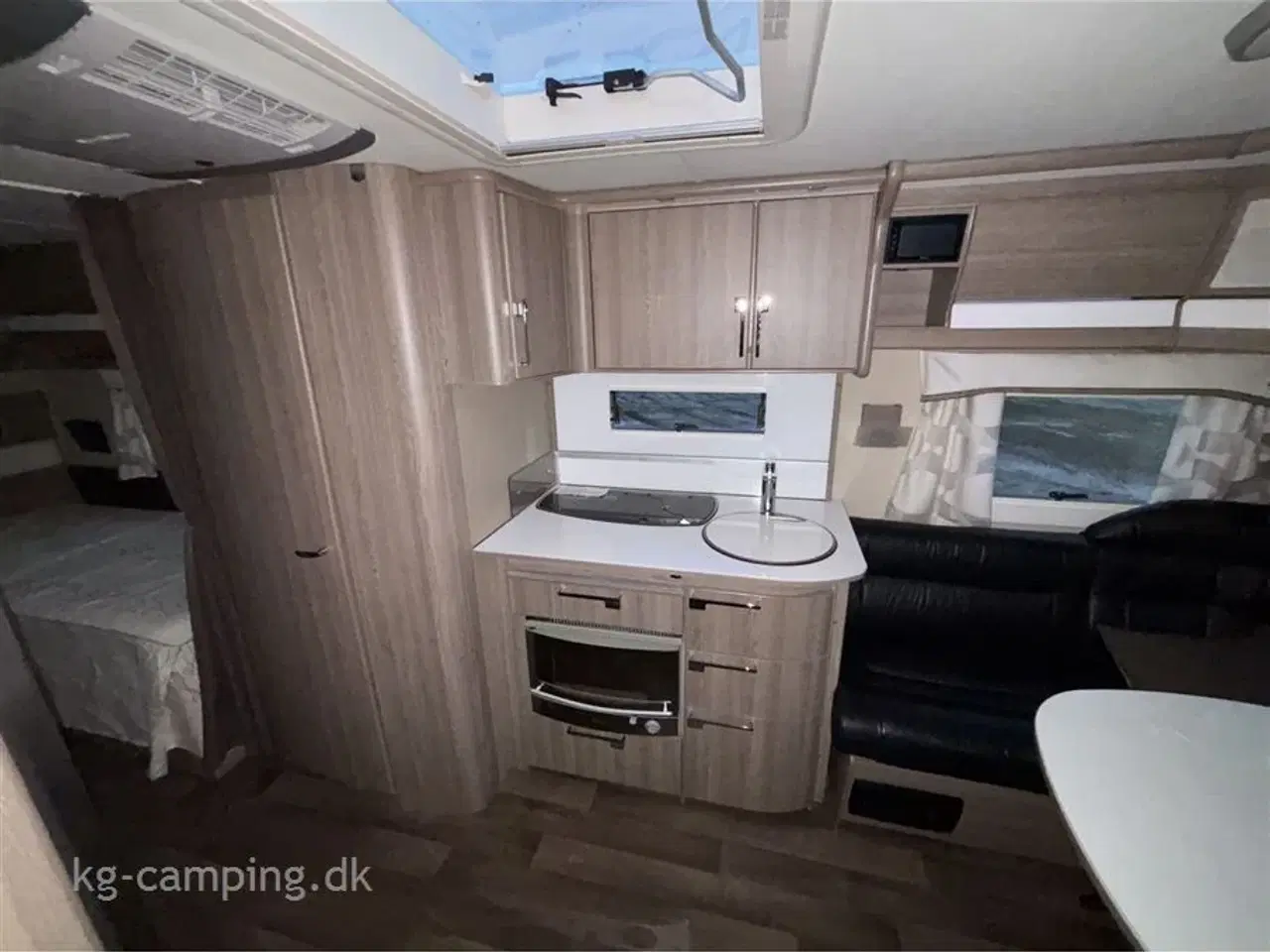 Billede 8 - 2016 - Kabe Royal 560 GLE KS   Topudstyret luksusvogn med mover, klimaanlæg og Markise