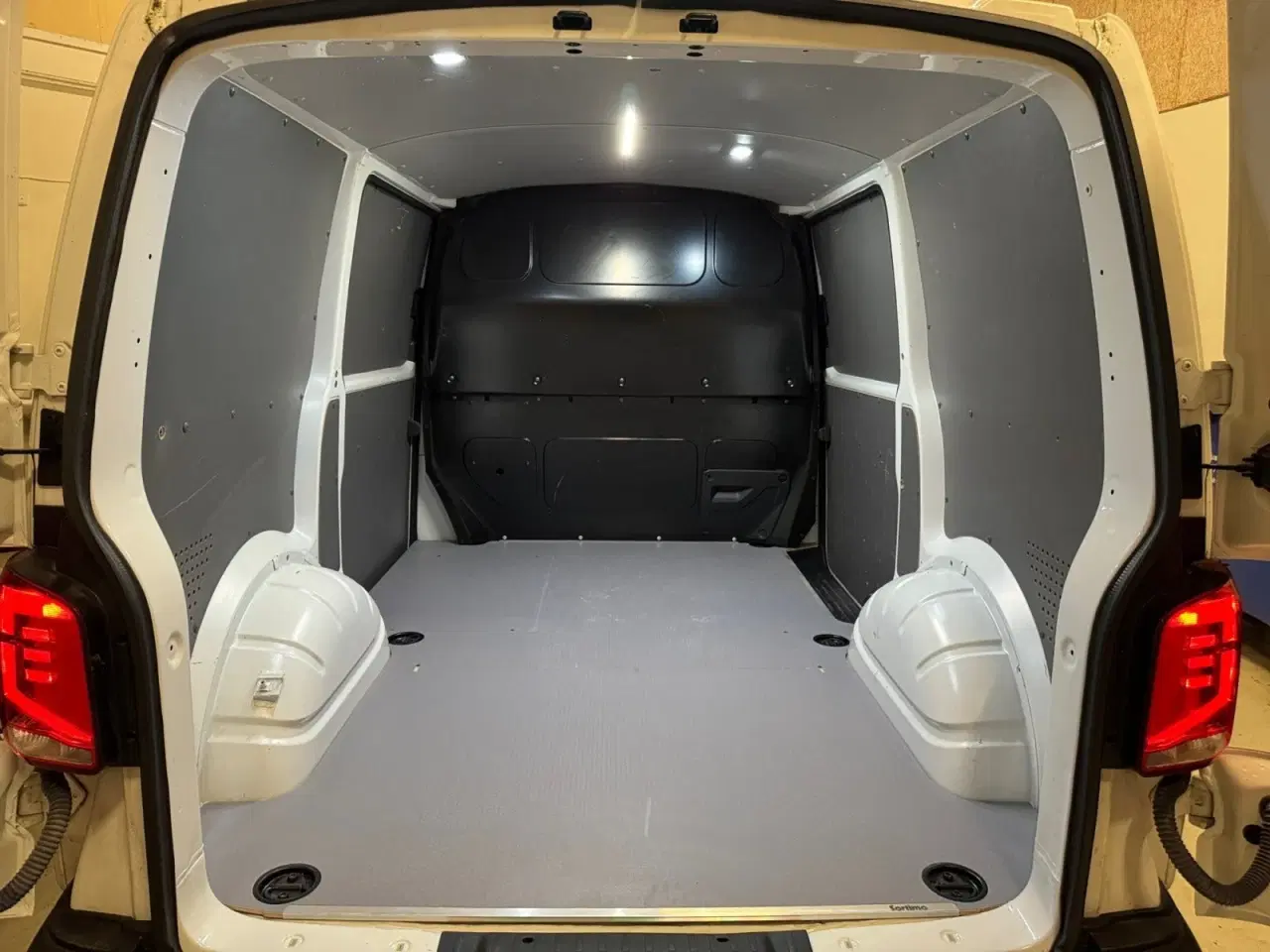 Billede 13 - VW Transporter 2,0 TDi 110 Kassevogn kort