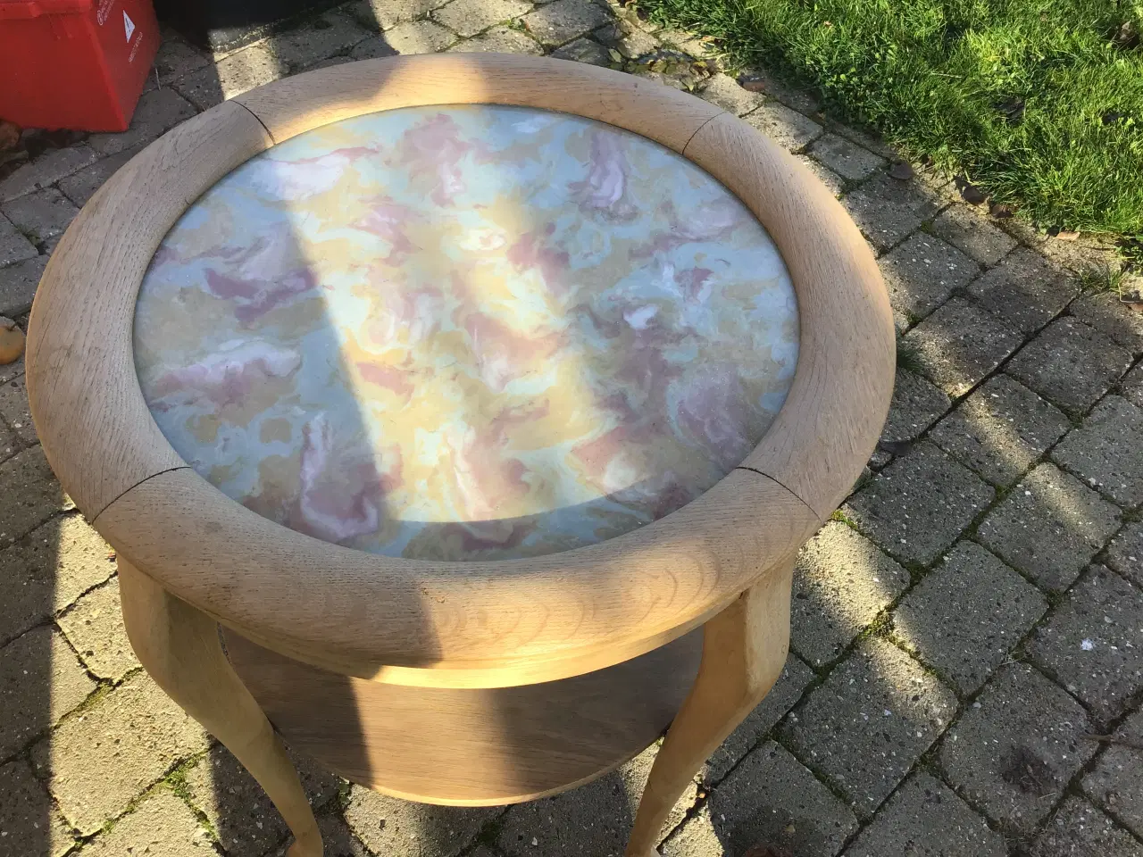 Billede 5 - Ældre rundt bord med glasplade og hylde