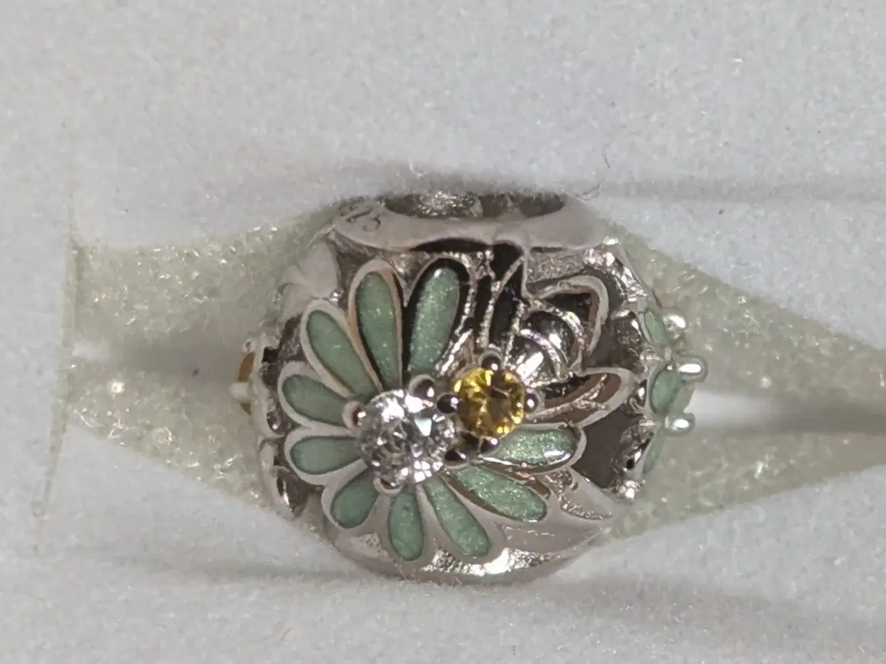 Billede 10 - Charm kugle med Daisyblomst og bi 🐝