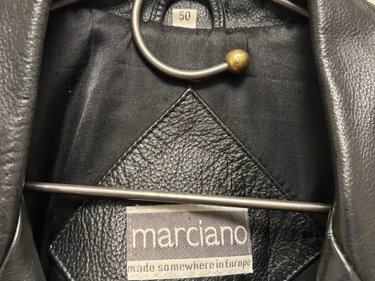 Billede 2 - Flot sort skindjakke, næsten som ny