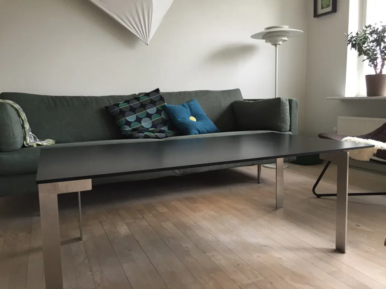 Billede 1 - Sofabord med sort bordplade og stålben
