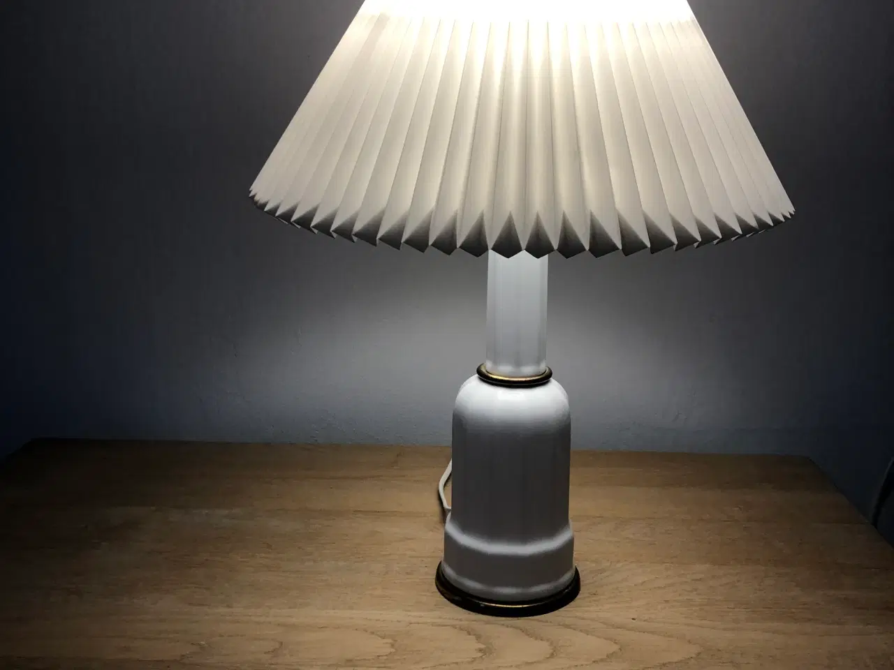 Billede 1 - Louise Heiberg bordlampe med Le Klint lampeskærm