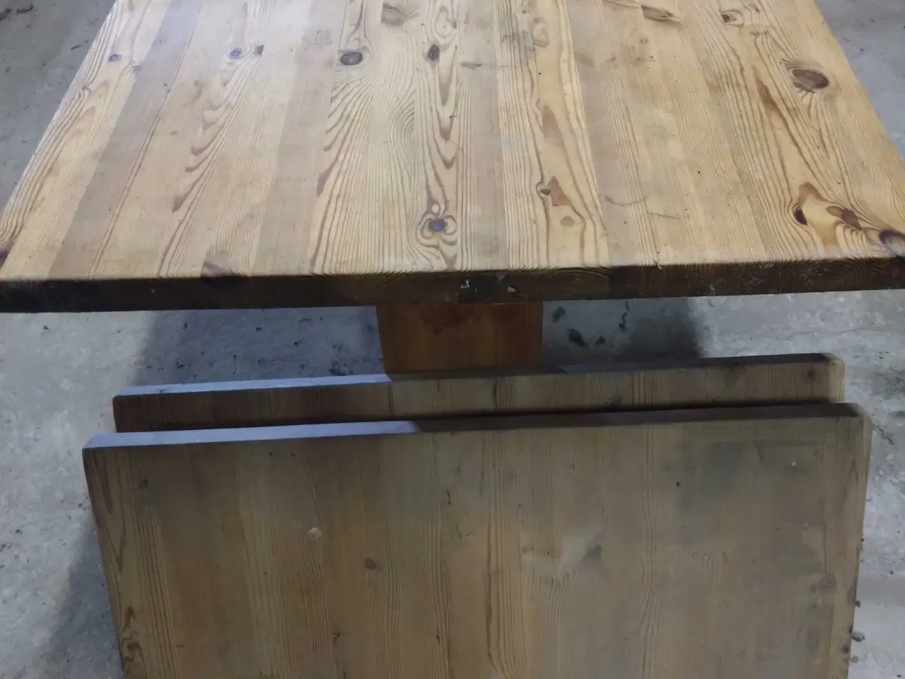 Billede 2 - Massivt spisebord fyr