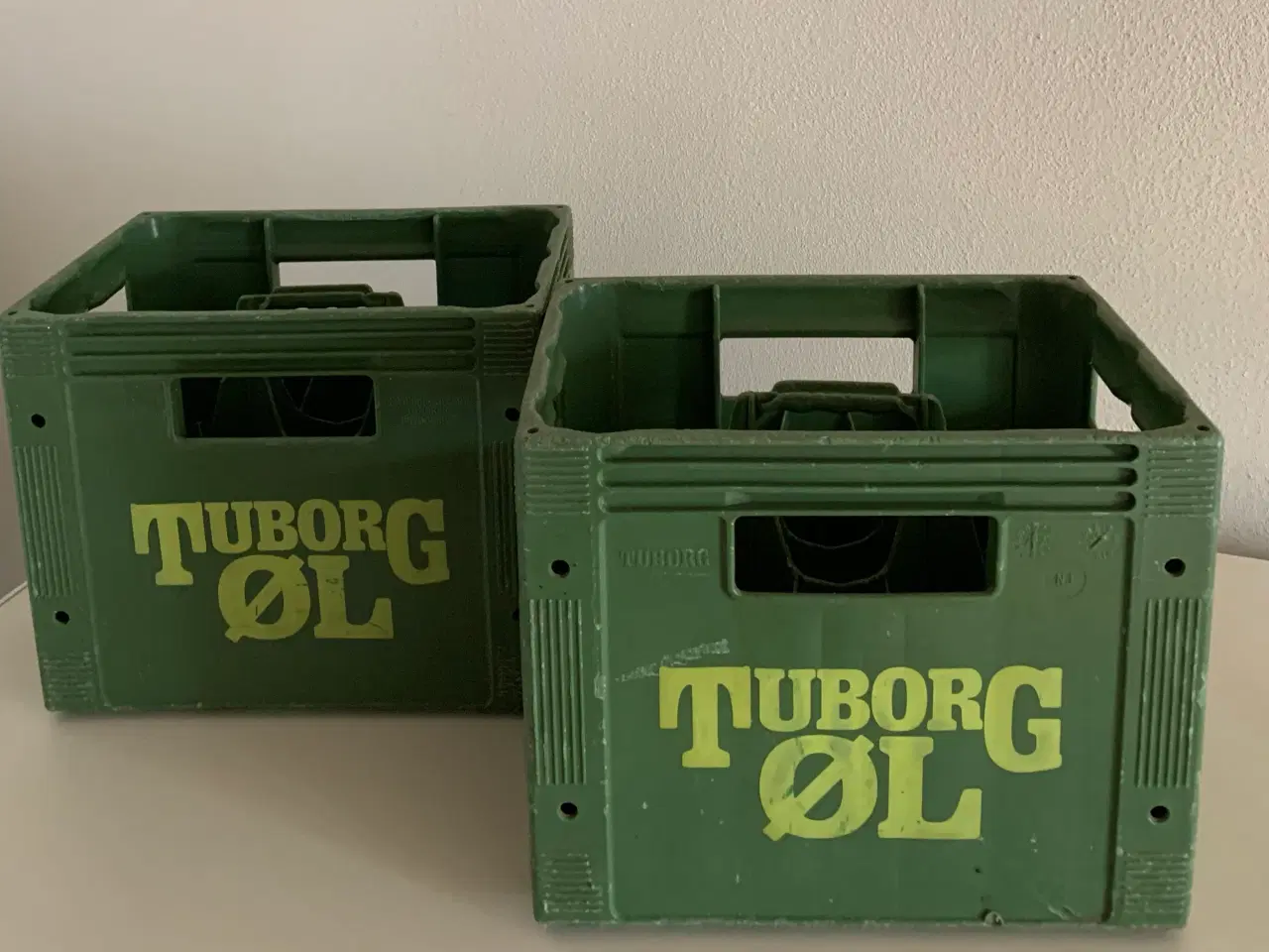 Billede 1 - 2  Tuborg øl kasser til 12 flasker.