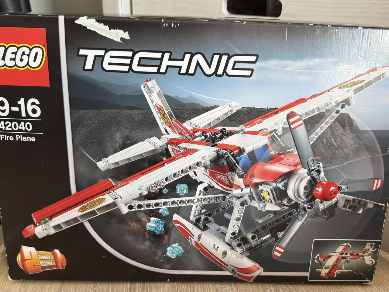Billede 1 - Lego Tecnic Fire Plane model 42040