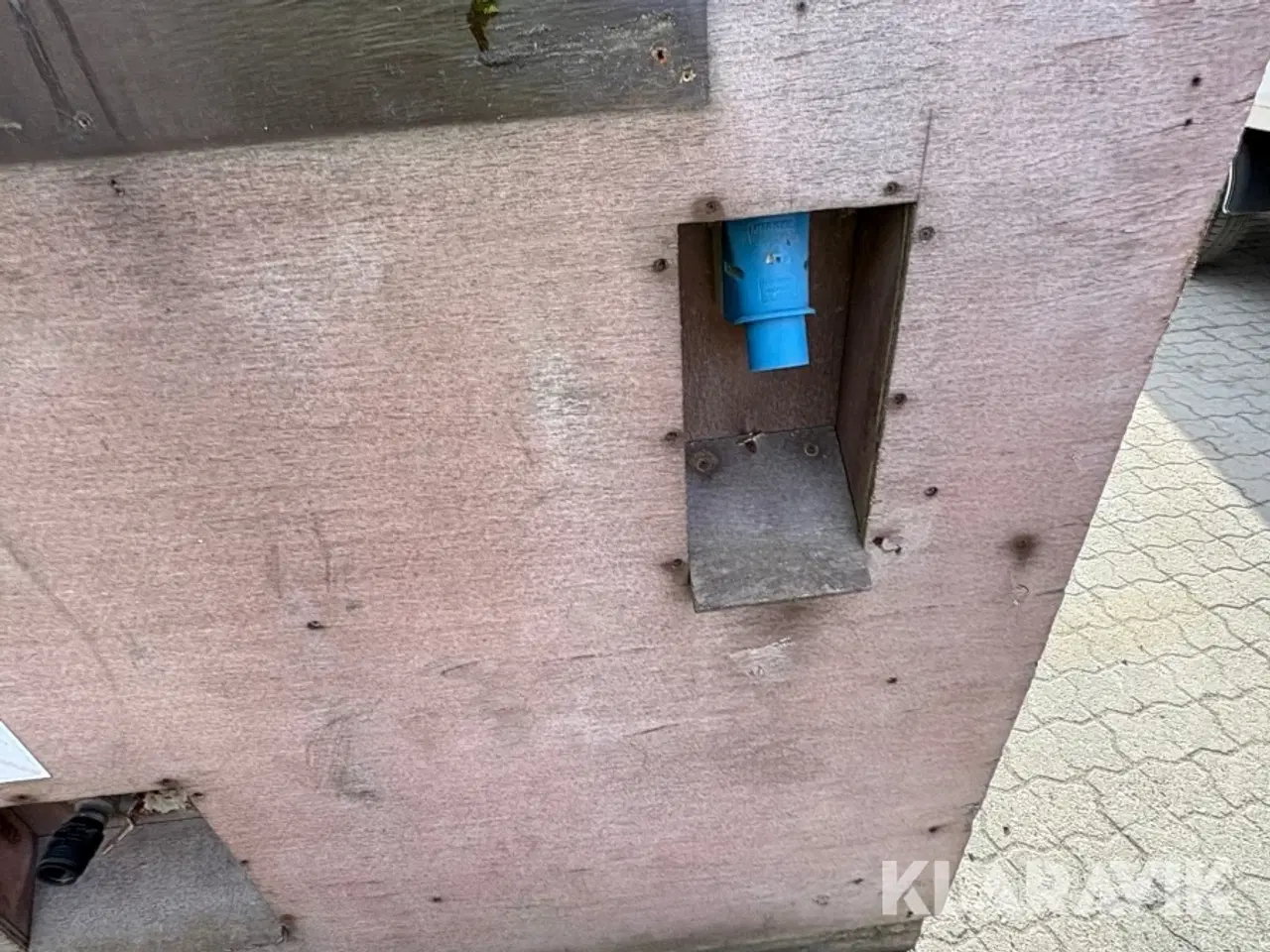 Billede 6 - Isoleret kasse med vandtank og vandværk