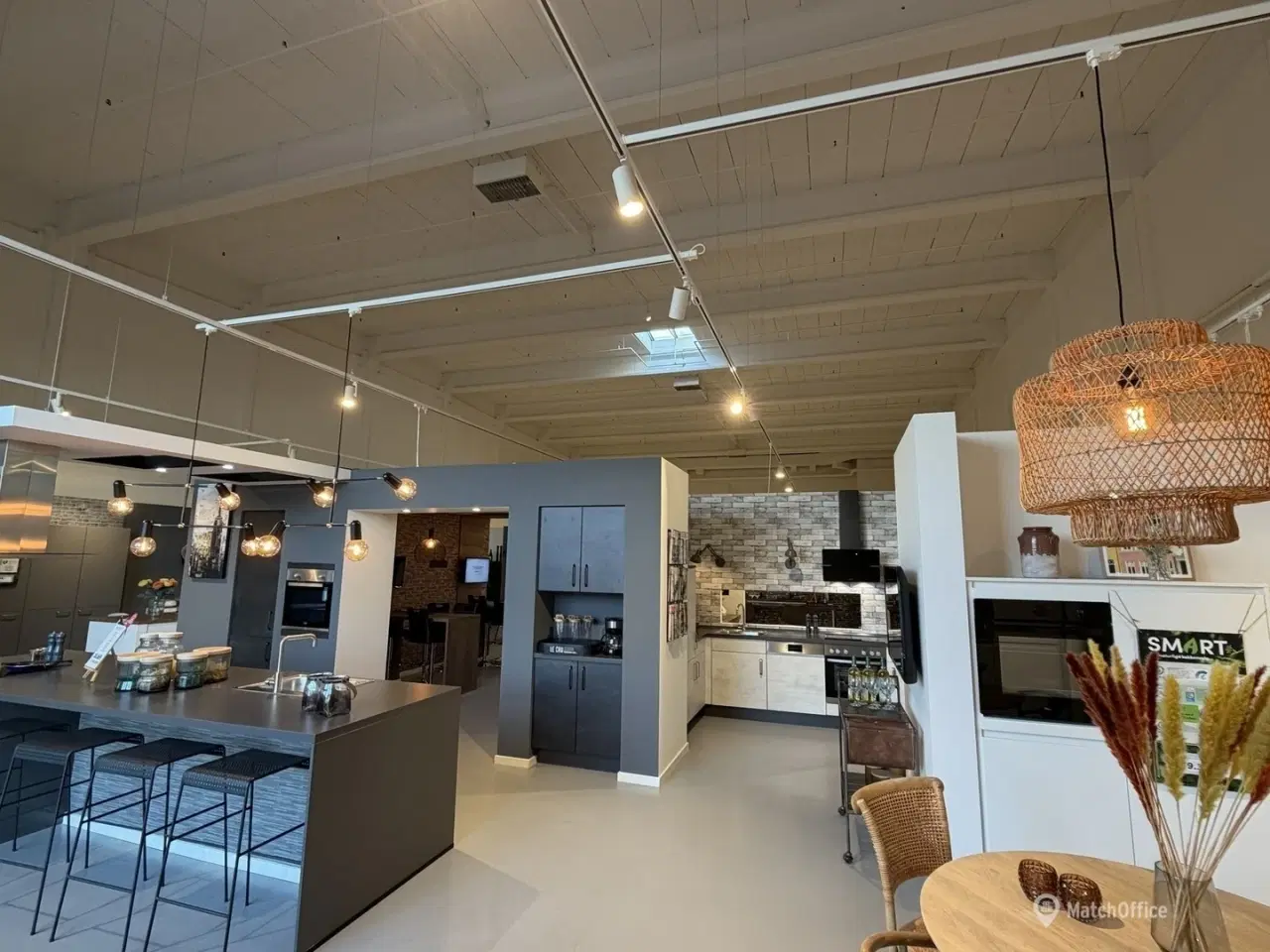 Billede 4 - Pæn & indbydende butik/showroom med stor synlighed